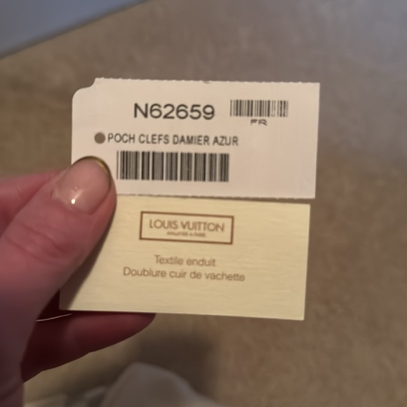 Brown duffel bag with checkered pattern and structured shape - Picture 7 of 8